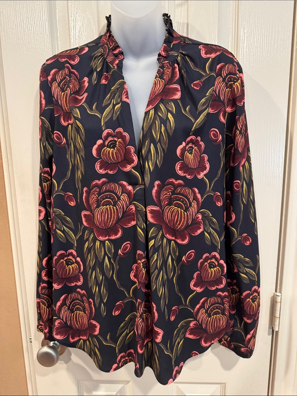 Ann Taylor Floral Popover Blouse. Sz Medium